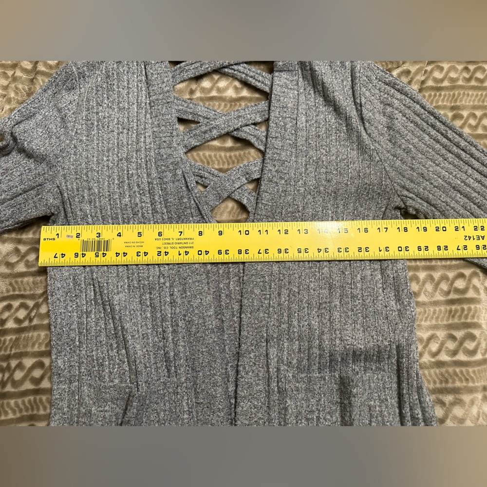 Derek Heart Gray Ribbed Cardigan - Picture 4 of 9